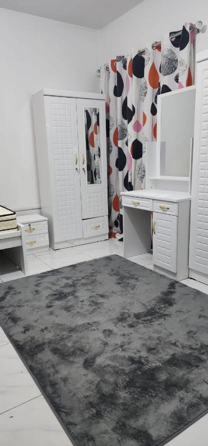 Sharing Motel Rooms Αμπού Ντάμπι Εξωτερικό φωτογραφία